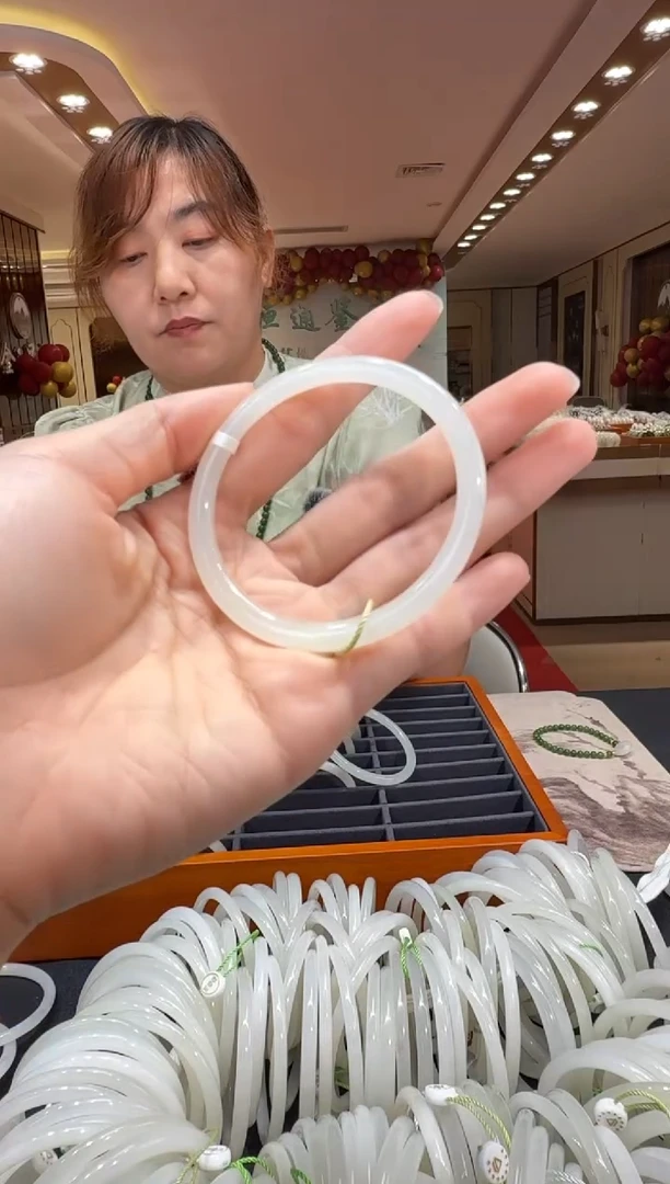 和田玉未镶嵌颈饰手镯54