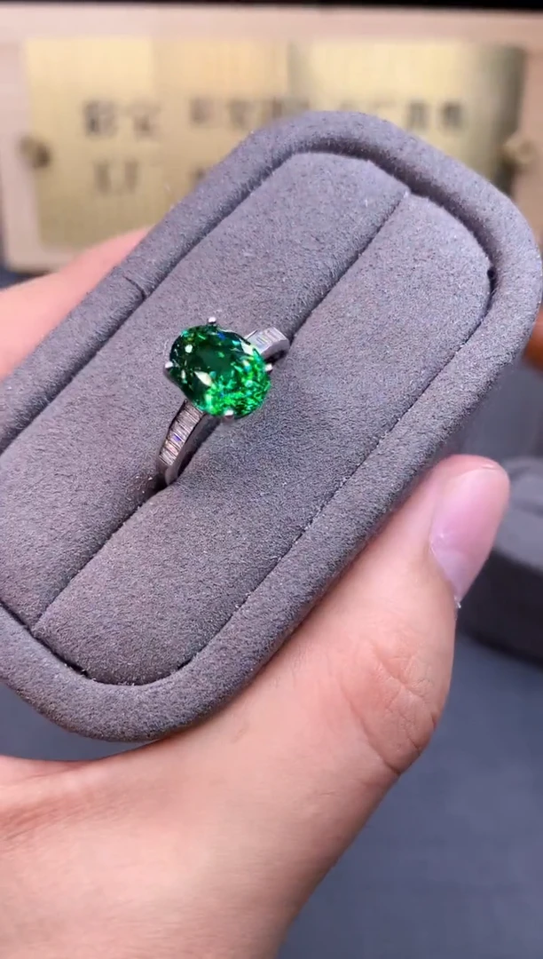 银S925镶嵌戒指石榴石（沙弗莱）2222