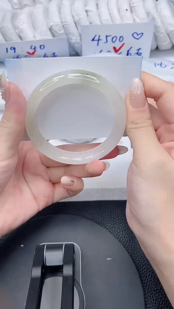 石英质玉手镯未镶嵌39-56.6