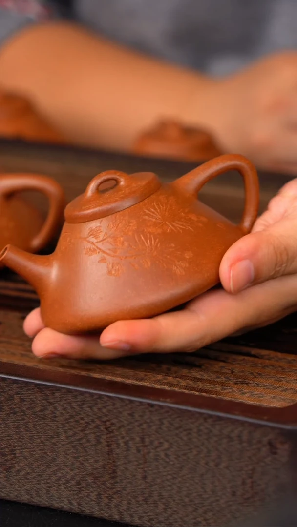 茶壶紫砂?***y勇瓢刻菊花