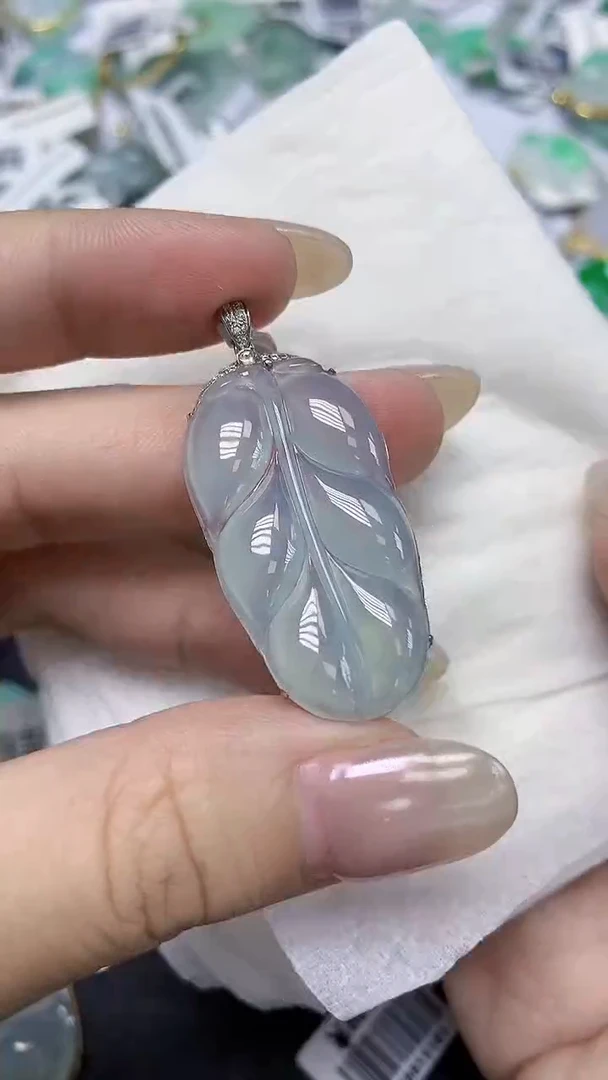 翡翠18K金镶嵌颈饰天然缅甸翡翠A货