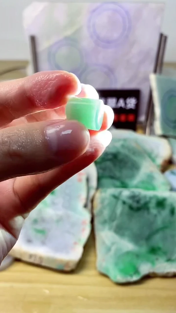 翡翠裸石天然A货缅甸翡翠高品质边角料360