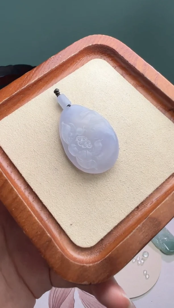 未镶嵌定制翡翠冰紫莲花鱼牌