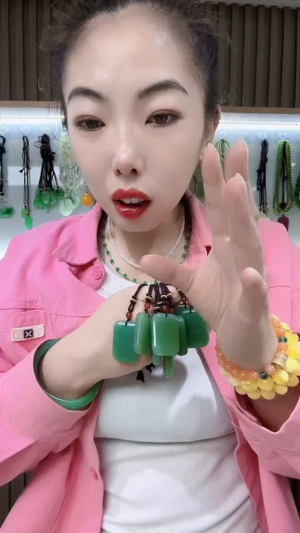 未镶嵌东陵石颈饰东陵玉无事牌