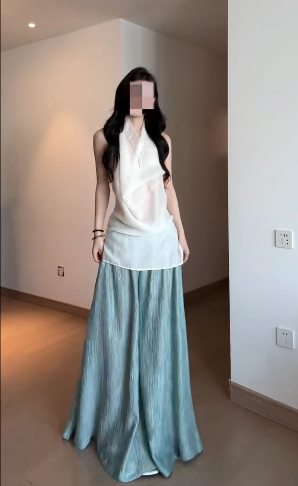 夏季新款松弛清冷感穿搭白色挂脖上衣+百搭显瘦阔腿裤时尚高级感