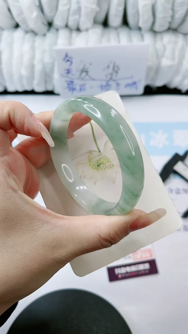 【闪购商品】石英质玉手镯未镶嵌多样性发货L251