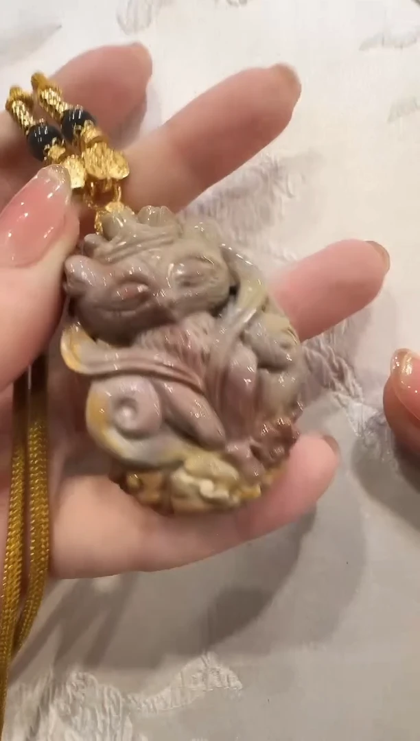 石英质玉未镶嵌颈饰国风