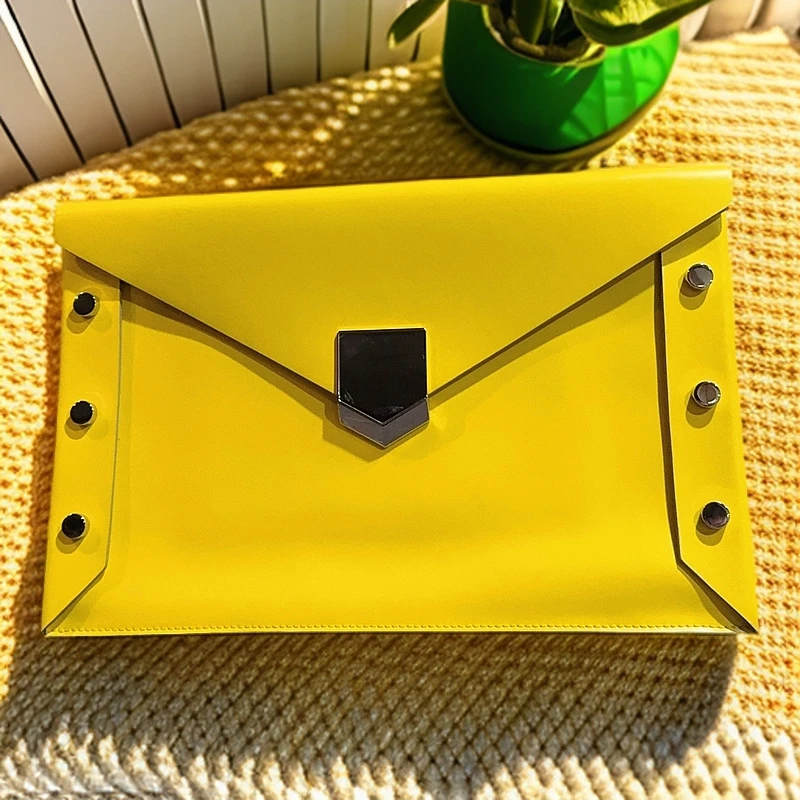 95新   周仰杰 黄色手拿包 1223 8720