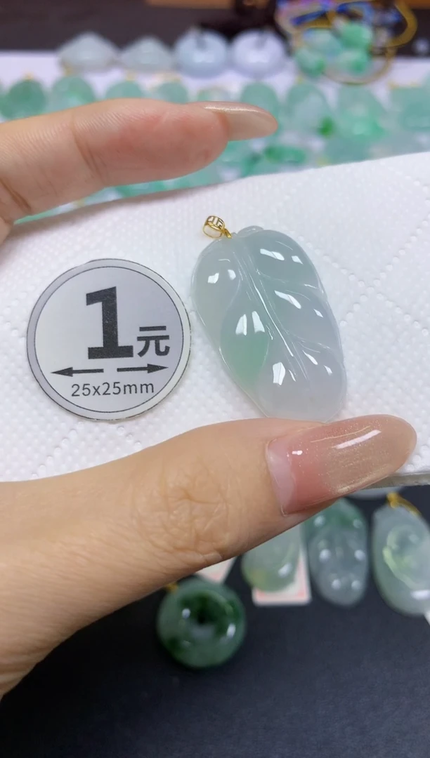 颈饰18K金镶嵌翡翠天然翡翠A货