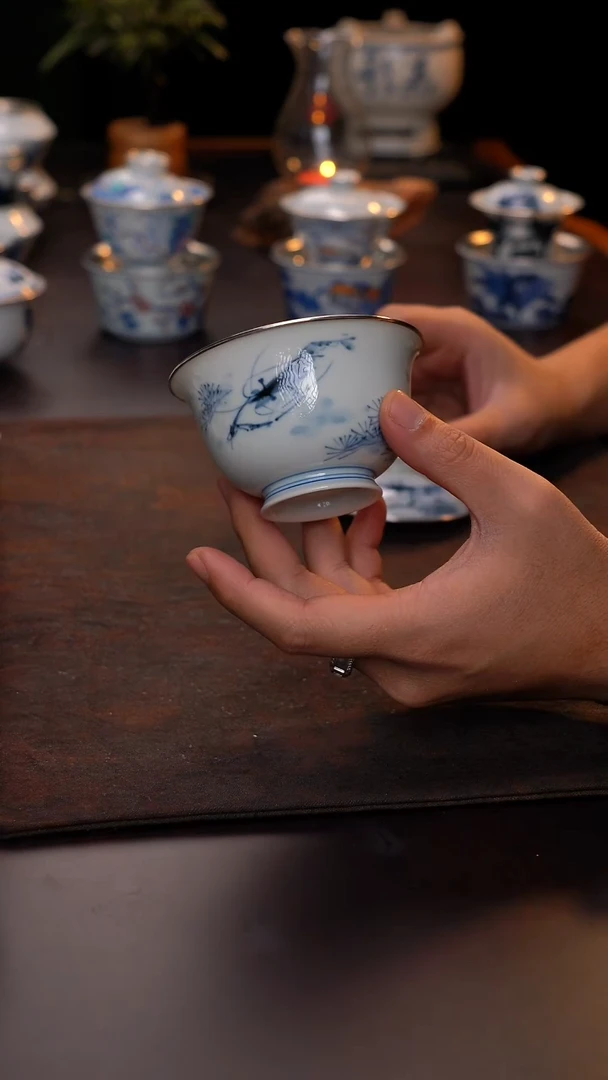 仿明青花手绘大虾盖碗三包银口