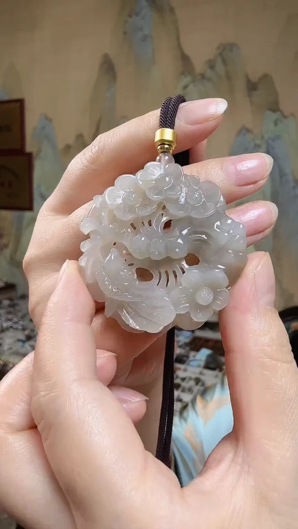 颈饰未镶嵌和田玉.