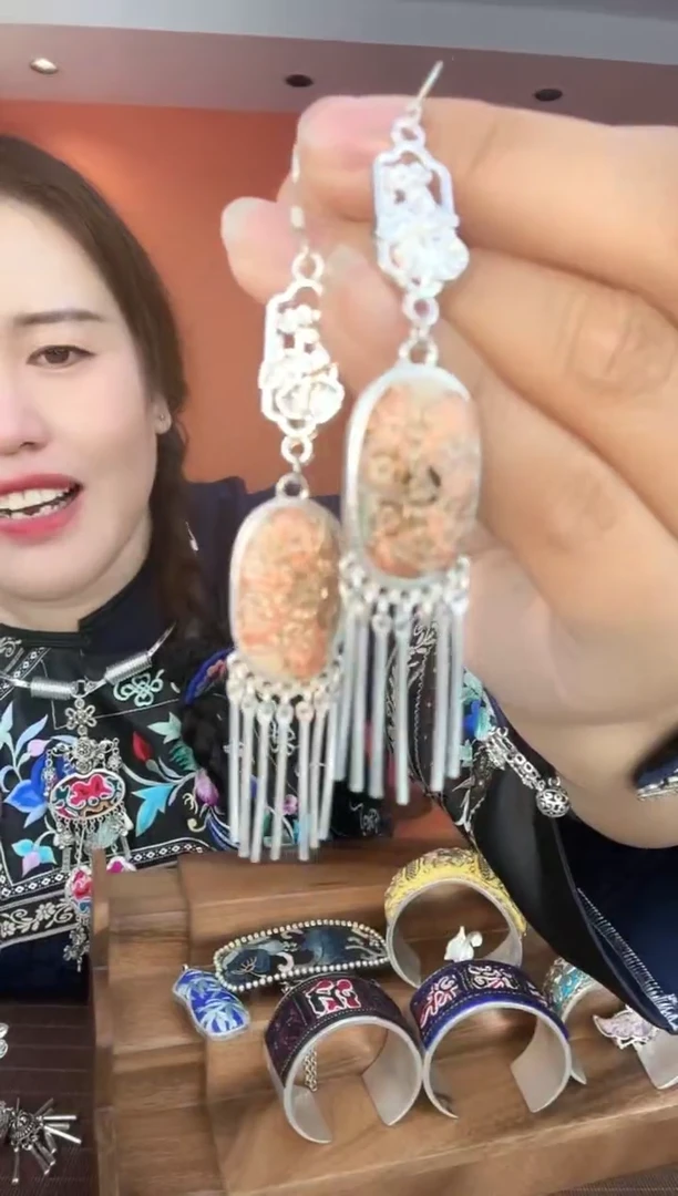 织绣非遗手工刺绣耳环