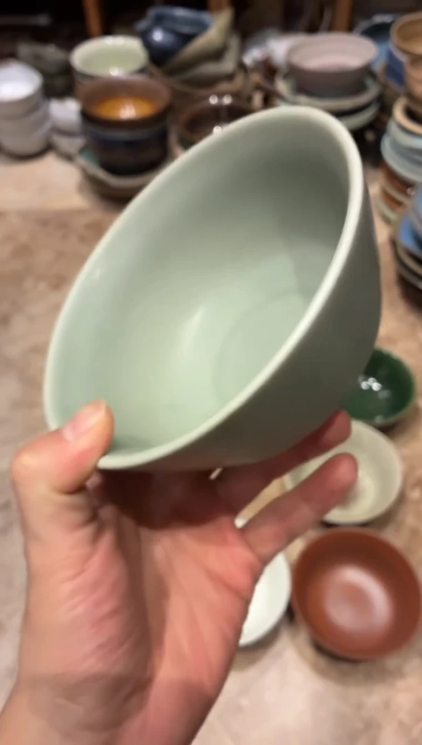 瓷片K*·749墨绿马蹄碗1个