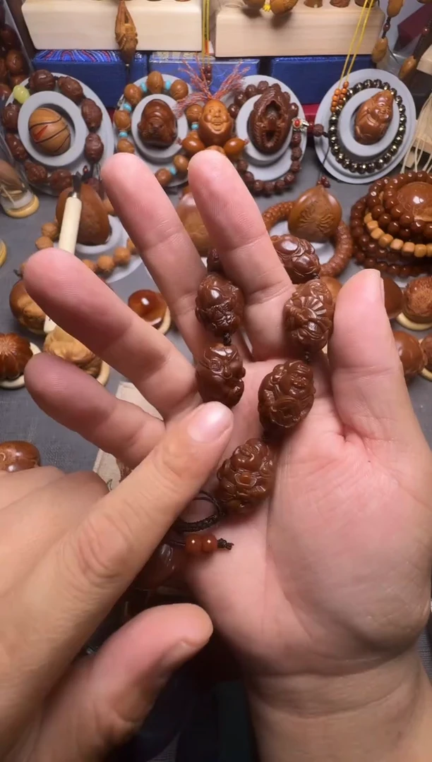 手串橄榄核玉化小财神