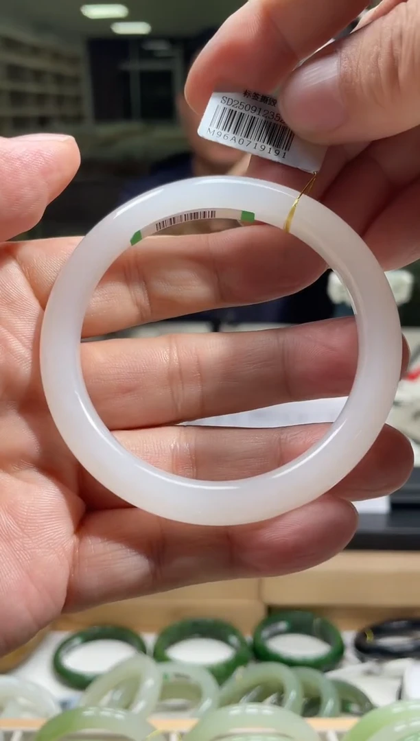 未镶嵌手镯和田玉60-62圈口 9191