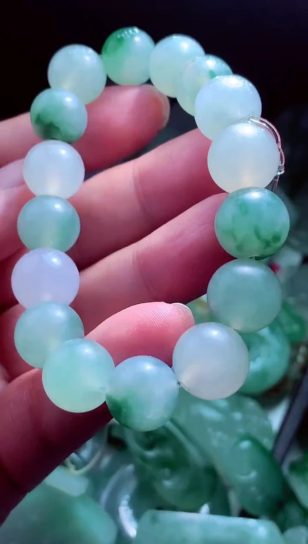 未镶嵌定制翡翠?**?翡翠毛货定制