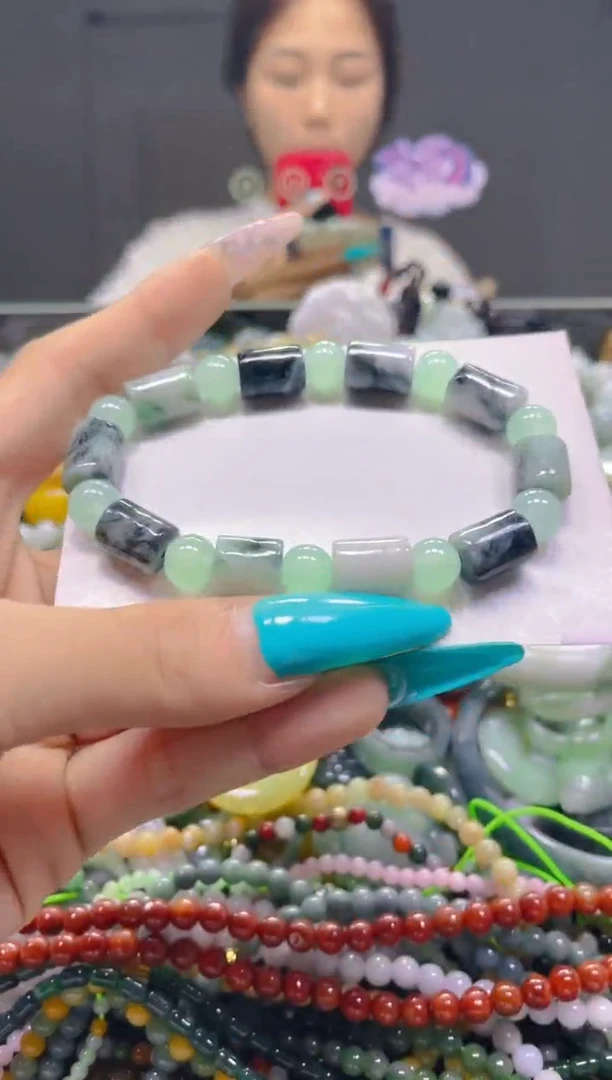 颈饰未镶嵌翡翠8MM/J/翡翠A货，一件也是批发价