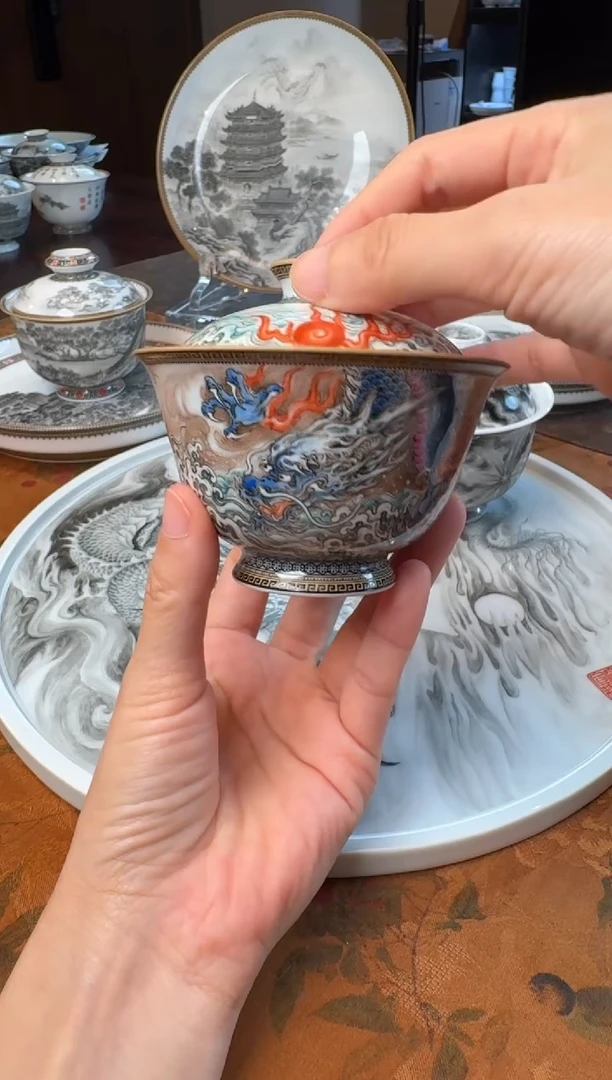 炽**扬粉彩庭训化龙图盖碗