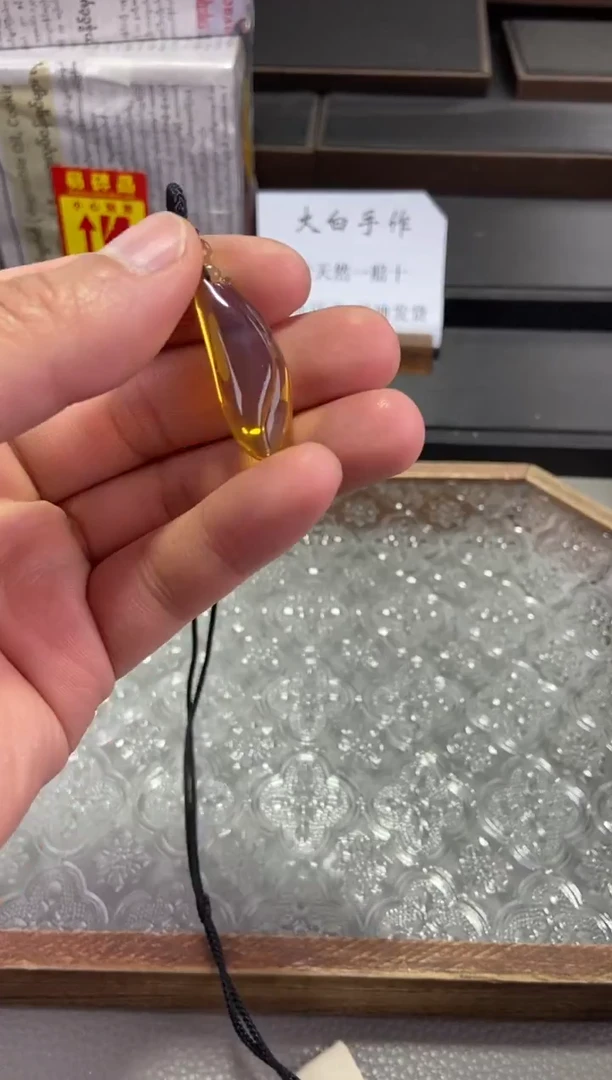 琥珀颈饰未镶嵌福瓜