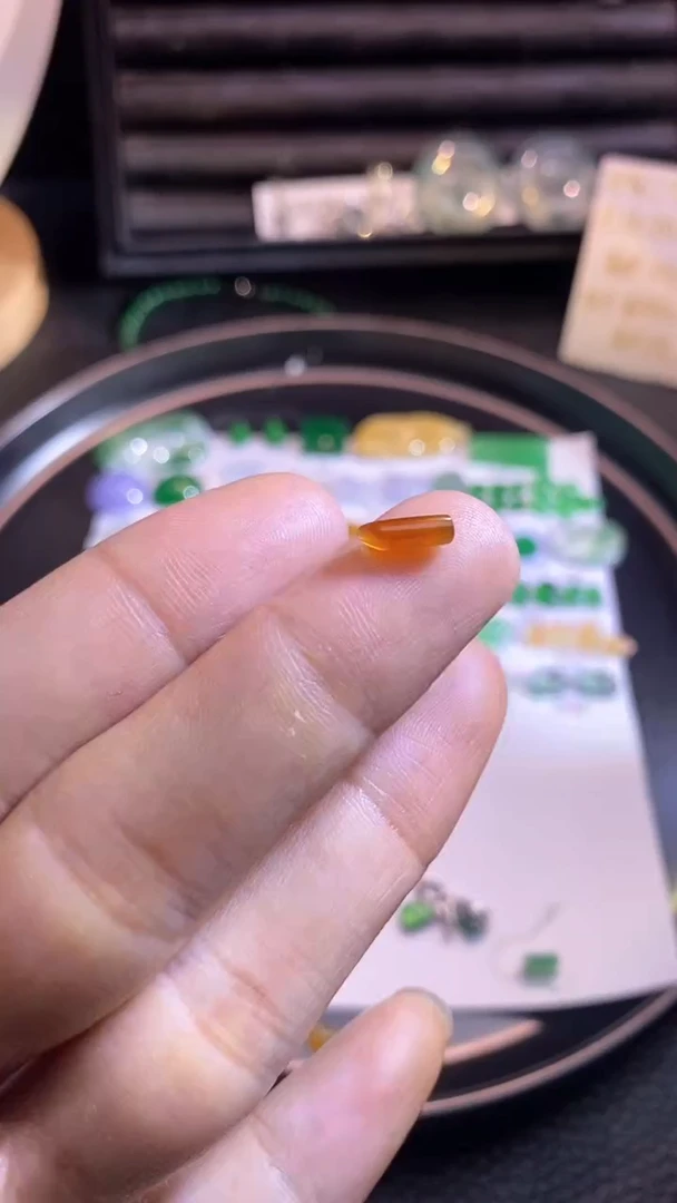 翡翠挂件未镶嵌马鞍