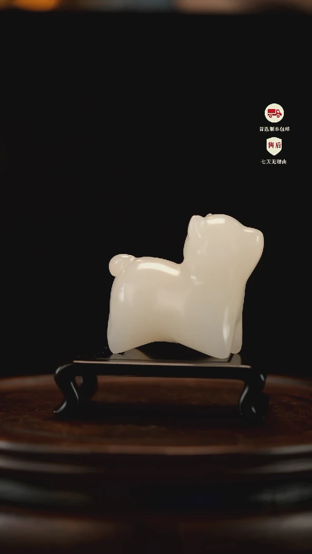 云南石荔枝白雕刻：旺旺小狗摆件