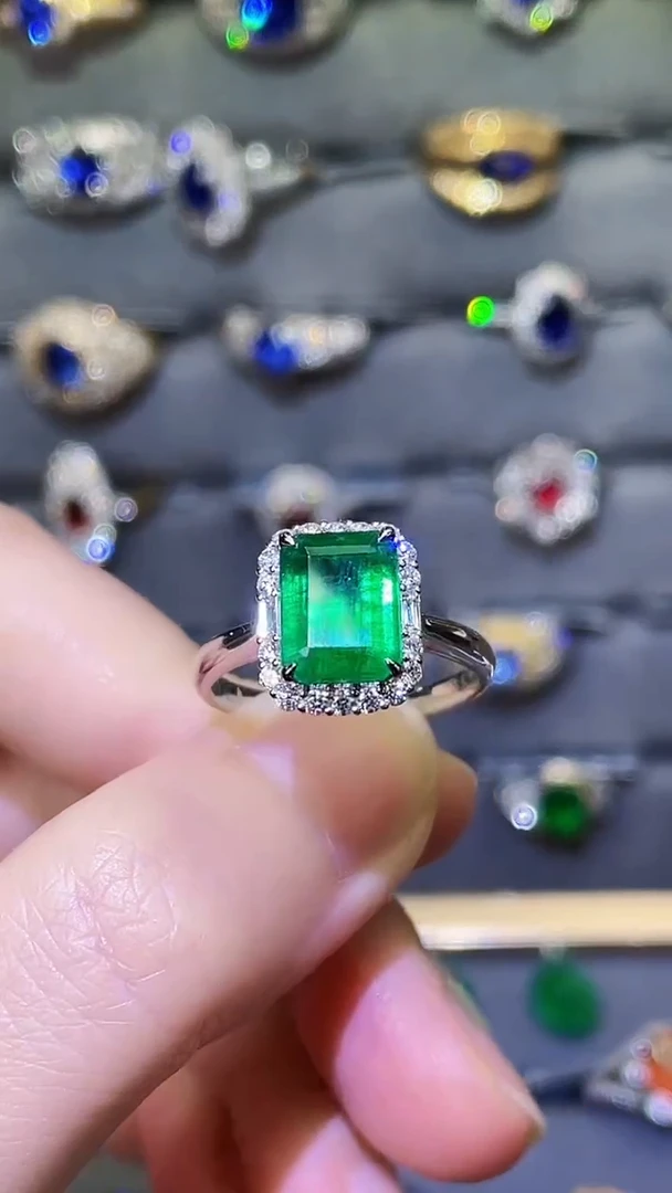 祖母绿戒指18K金镶嵌2.18ct