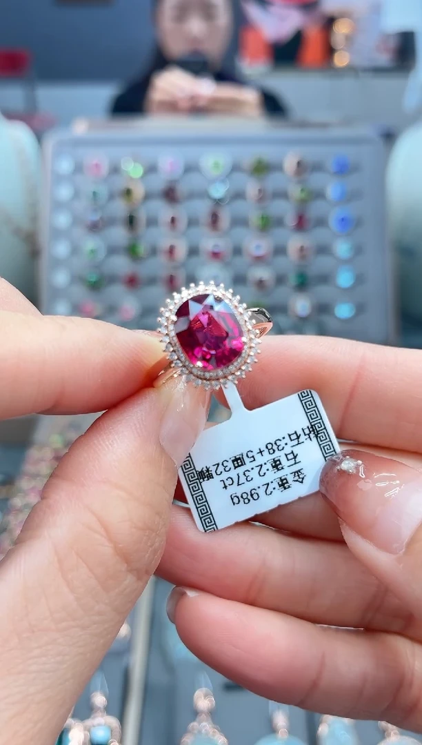 18K金镶嵌戒指碧玺2.37