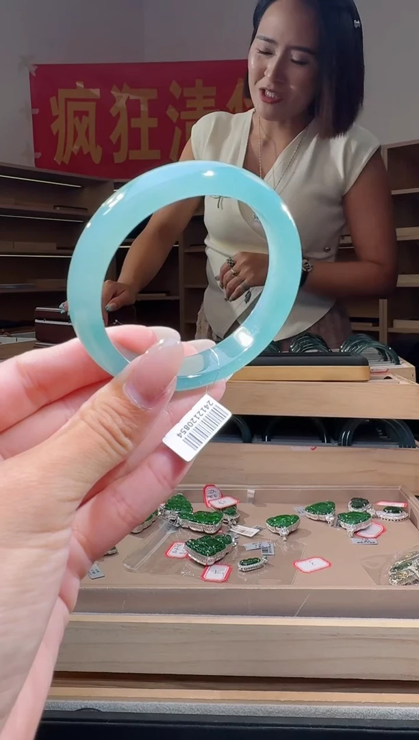 翡翠手镯未镶嵌55圈