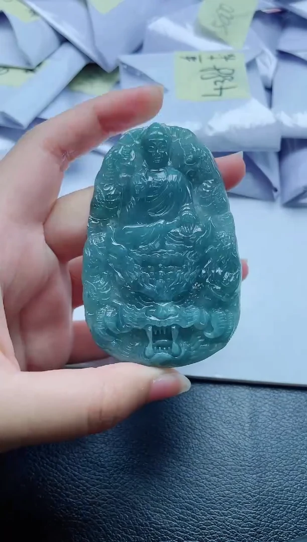 翡翠未镶嵌颈饰