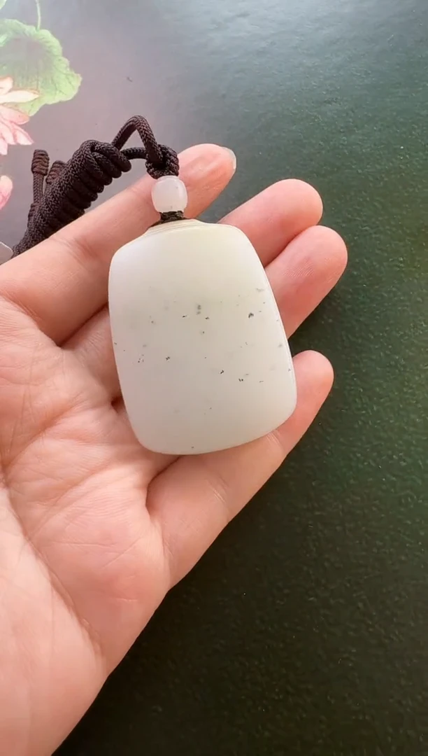 颈饰未镶嵌和田玉吊坠