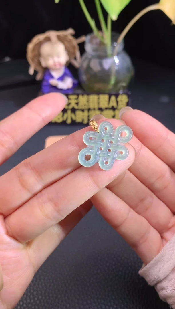 颈饰18K金镶嵌翡翠源头工厂天然翡翠A货，福利价