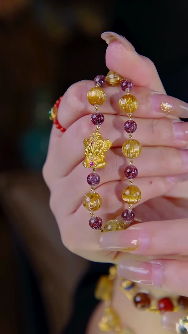 18K金镶嵌手链水晶K金象神钛金金草莓设计款