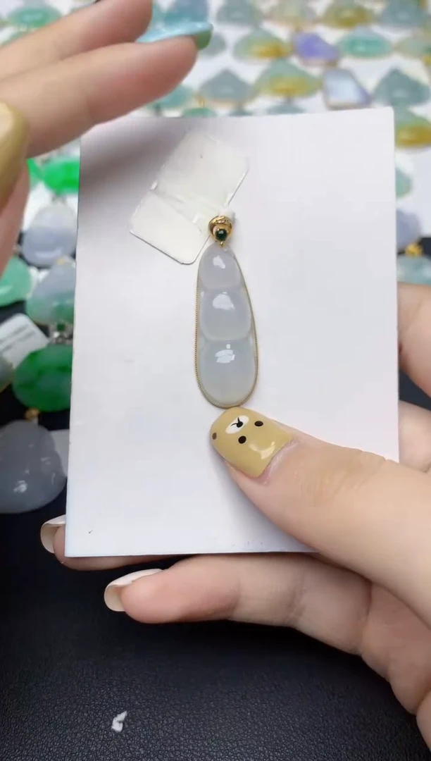 翡翠18K金镶嵌颈饰天然翡翠A货