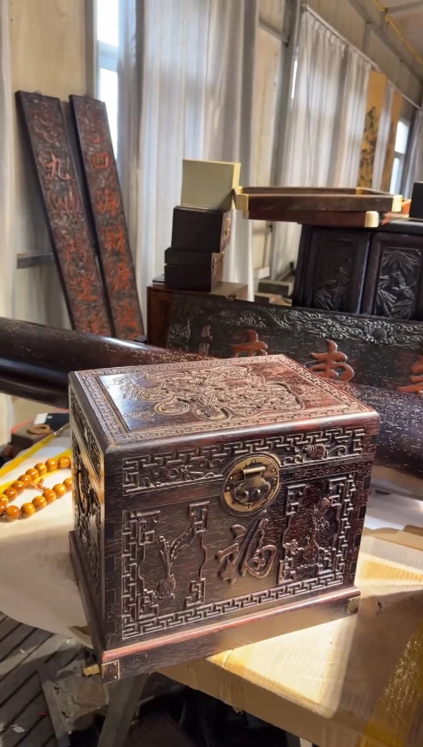 木海****1紫檀雕刻管箱