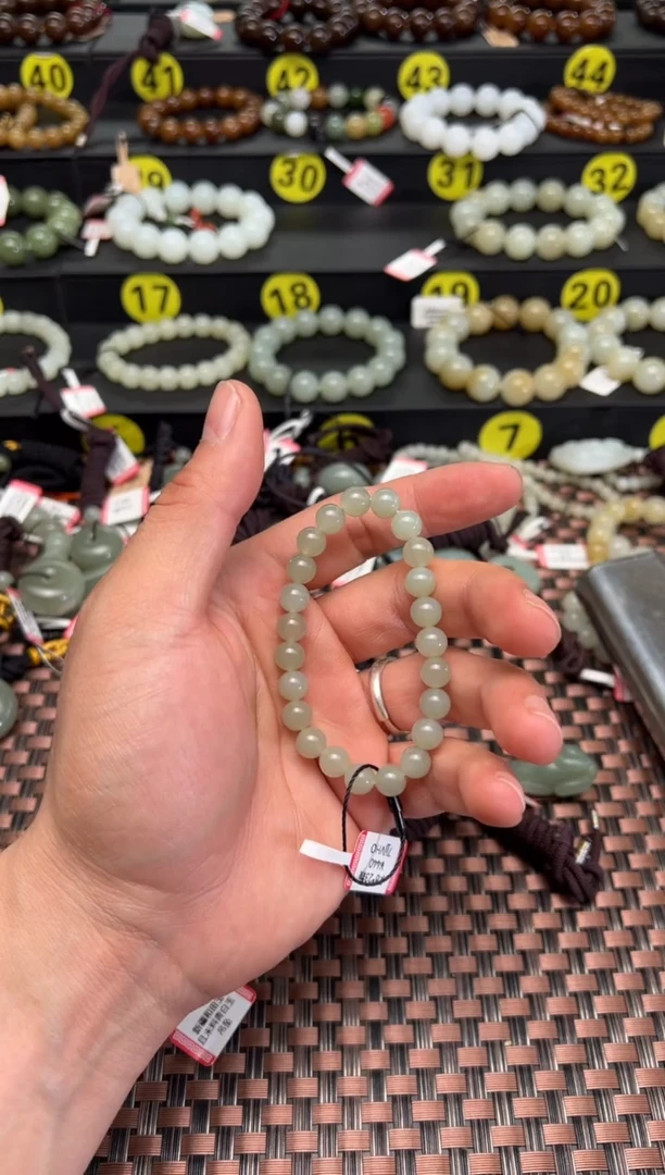 【闪购商品】和田玉手串未镶嵌且末料青白玉卡8手串