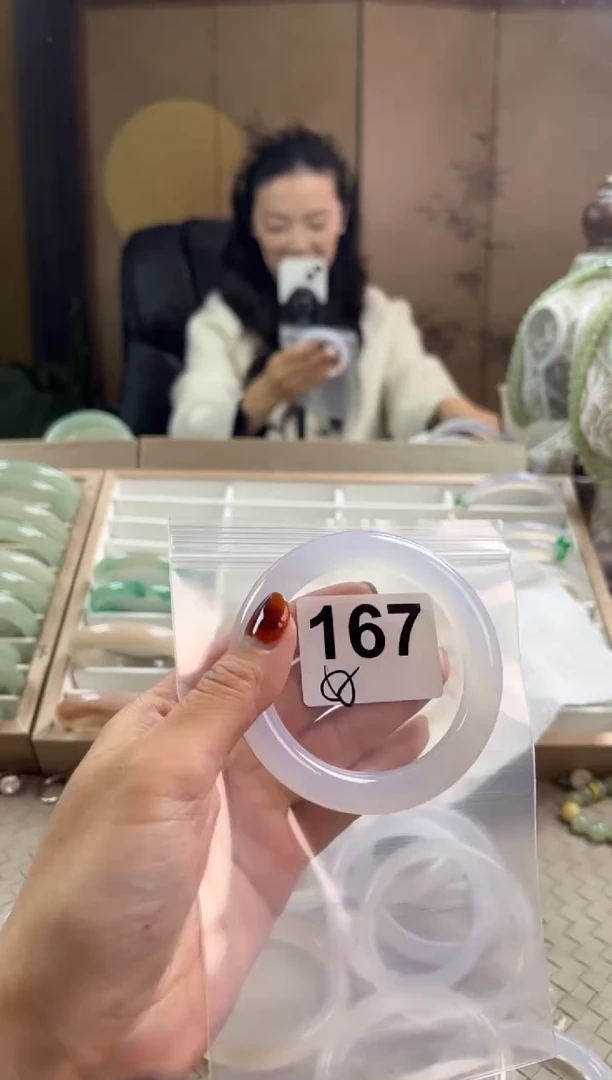 手镯玛瑙/玉髓未镶嵌167微瑕