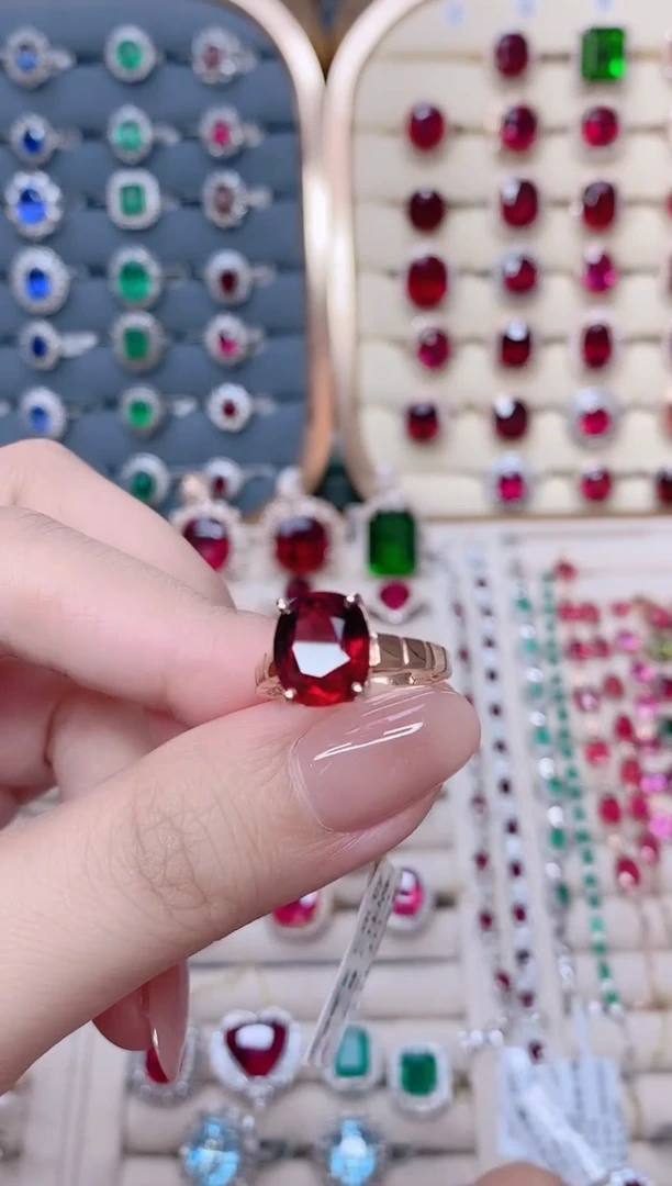 18K金镶嵌碧玺戒指碧玺4ct