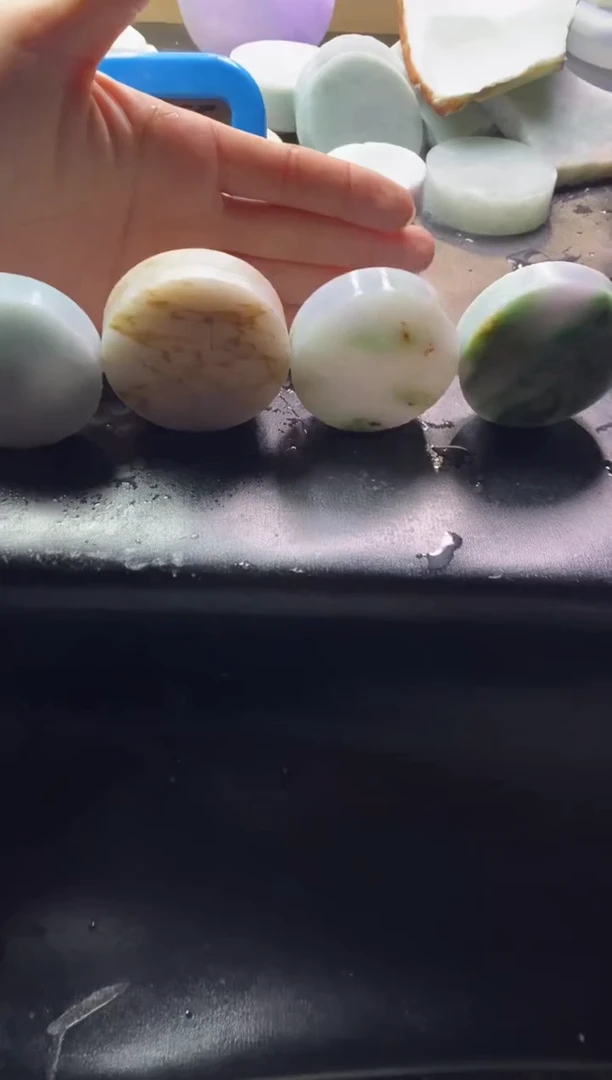 【闪购商品】翡翠挂件未镶嵌镯心