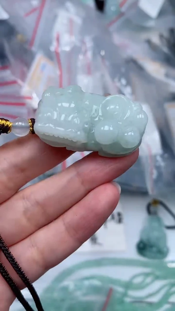 颈饰未镶嵌翡翠吊坠