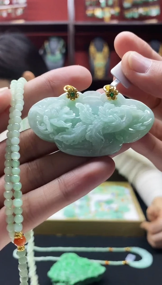 颈饰未镶嵌翡翠吊坠