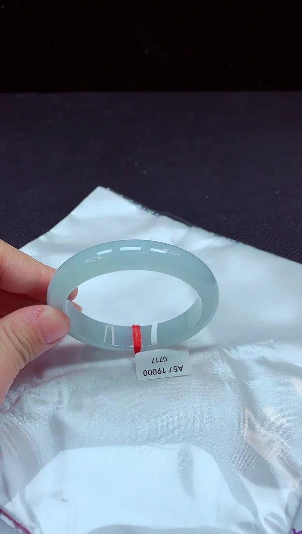 【闪购商品】翡翠手镯未镶嵌镯子57+