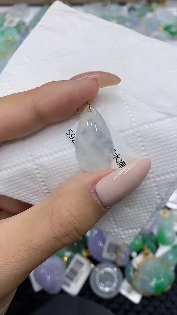 颈饰18K金镶嵌翡翠111111111111