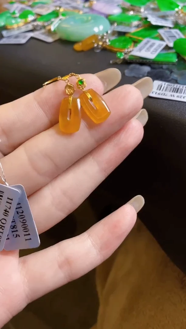 【闪购商品】翡翠颈饰18K金镶嵌耳饰