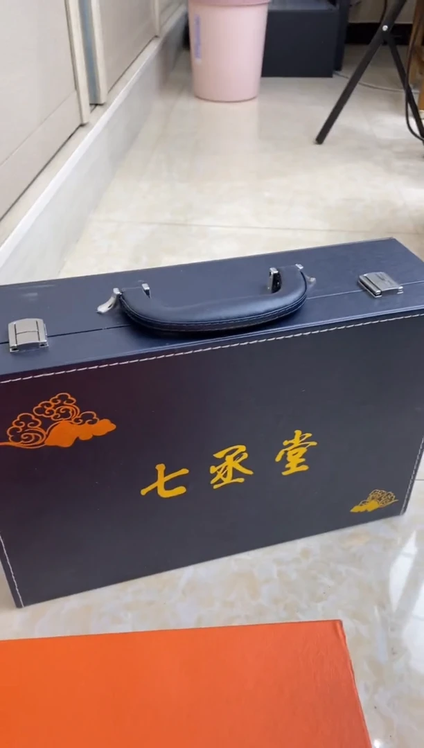 斗彩醒狮六件套礼盒