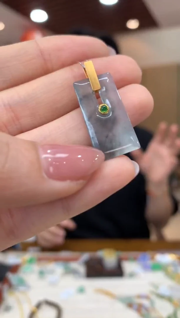 吊坠(不含链)18K金镶嵌翡翠方扣