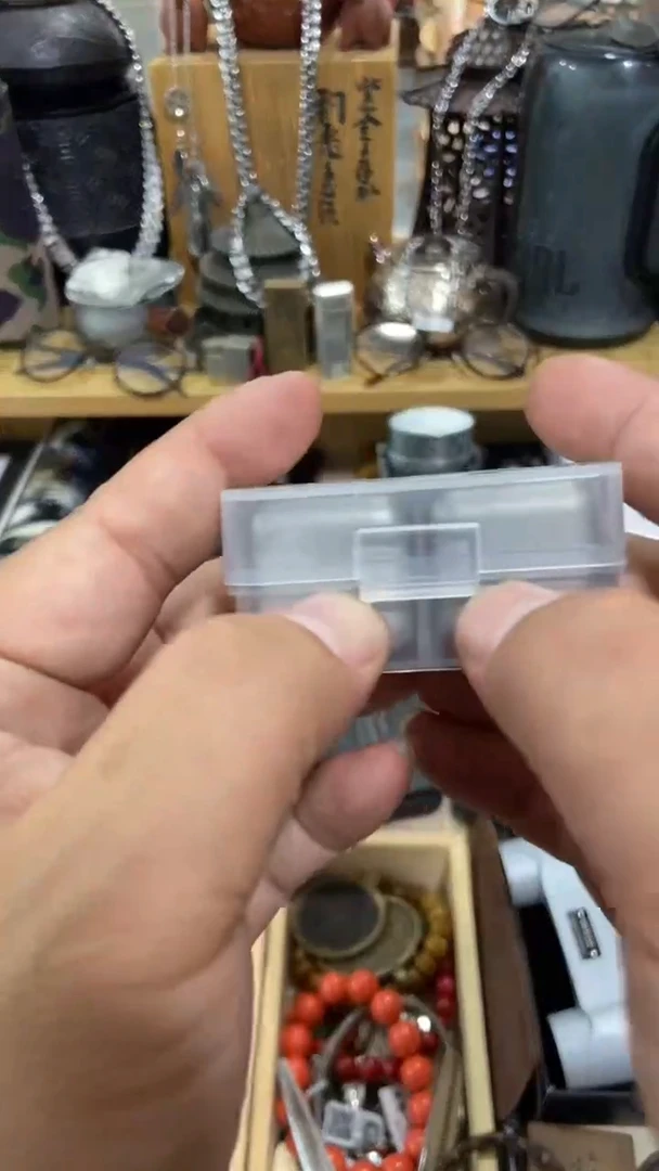 瓷片闪购商品  如图所示