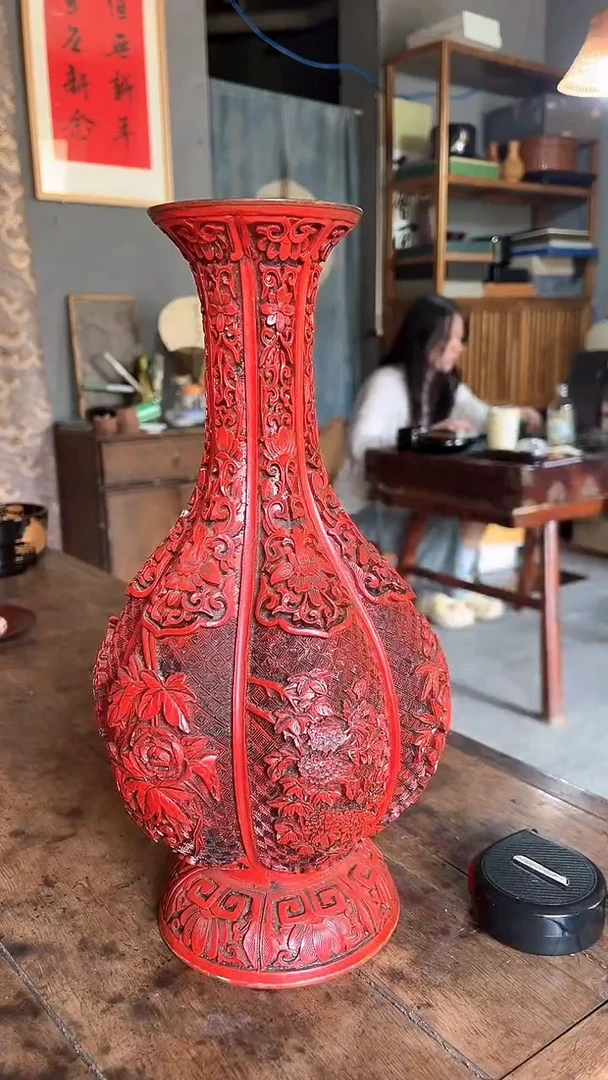 18.堆朱剔红铜胎花器31*8.5