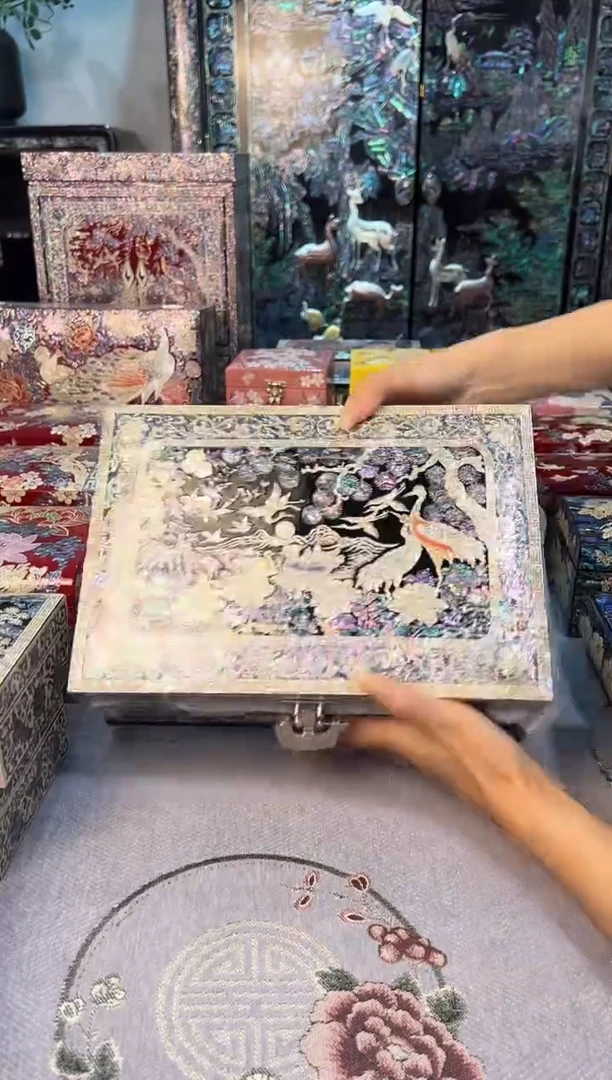 鱼锁满贝底·弘贝雅螺钿漆器文化馆