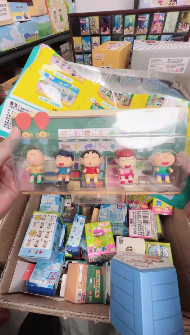搪胶正版蜡笔小新五人组出动倒