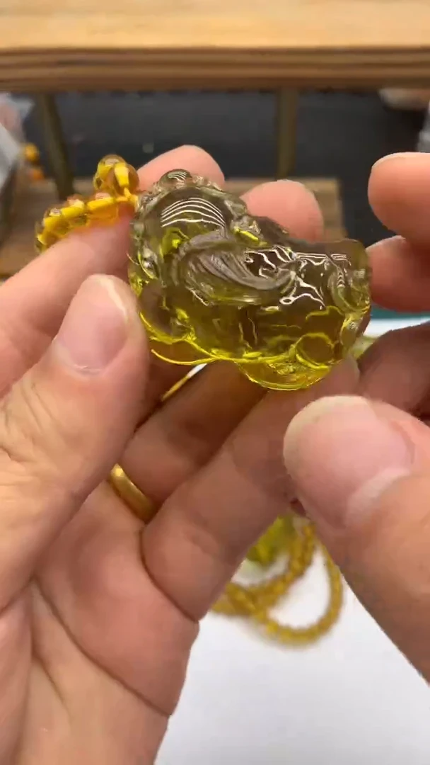 q183 金色雕刻貔貅吊坠